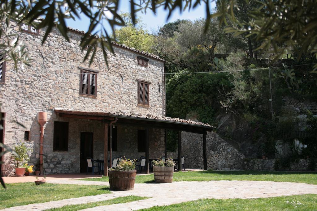 בית הארחה פוליצי ג'נרוזה 	L'Antico Casale מראה חיצוני תמונה