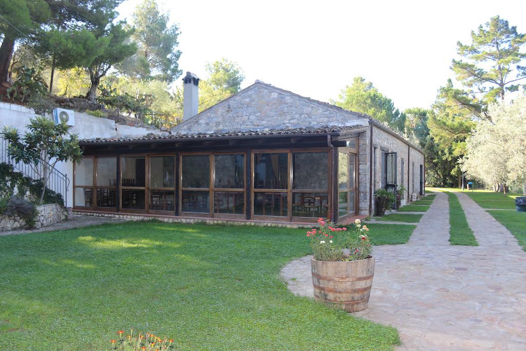 בית הארחה פוליצי ג'נרוזה 	L'Antico Casale מראה חיצוני תמונה